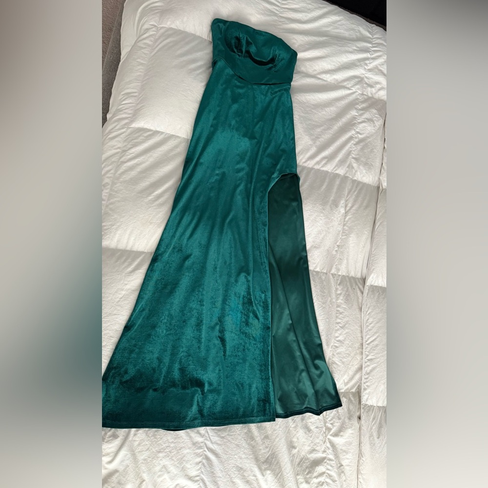 Chic Strapless Emerald Dress